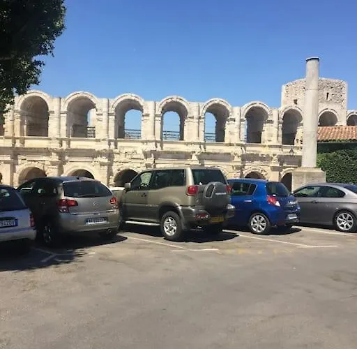 Charmante Petite Maison Donnant Sur Les Arenes